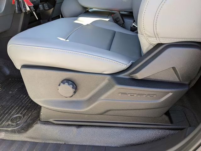 2026 Oxford White Ford Super Duty F-450 DRW XL 4X4 Chassis