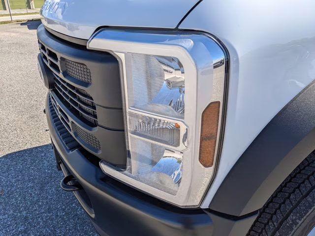 2026 Oxford White Ford Super Duty F-450 DRW XL 4X4 Chassis