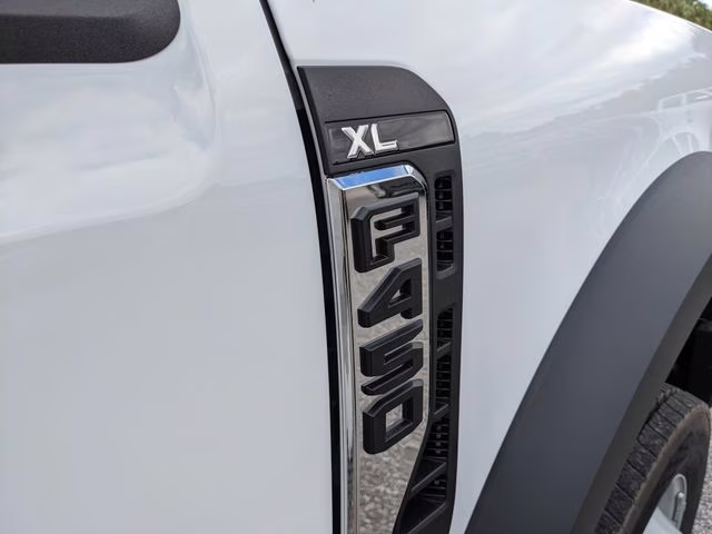 2026 Oxford White Ford Super Duty F-450 DRW XL 4X4 Chassis