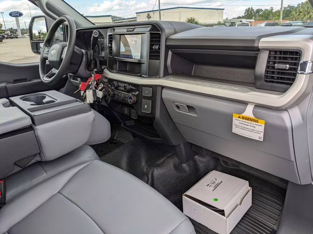 2026 Oxford White Ford Super Duty F-450 DRW XL 4X4 Chassis