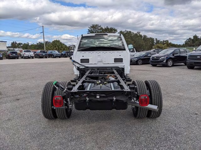 2026 Oxford White Ford Super Duty F-450 DRW XL 4X4 Chassis