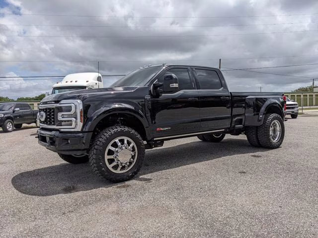 2026 Agate Black Metallic Ford Super Duty F-450 DRW Platinum 4X4 Truck