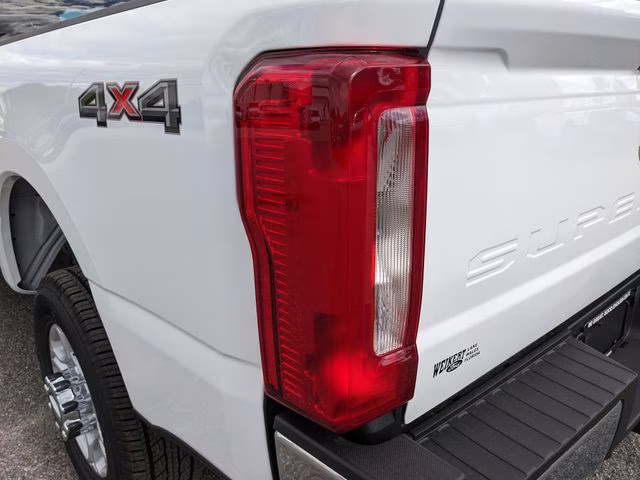 2026 Oxford White Ford Super Duty F-350 SRW XLT 4X4 Truck