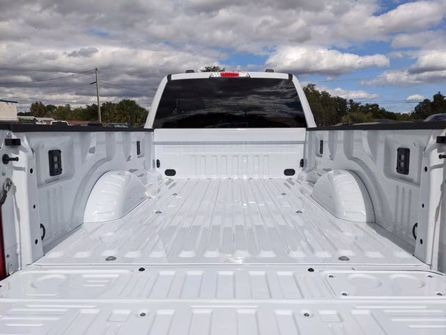 2026 Oxford White Ford Super Duty F-350 SRW XLT 4X4 Truck