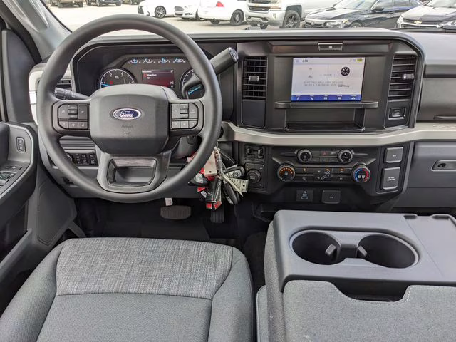 2026 Oxford White Ford Super Duty F-350 SRW XLT 4X4 Truck