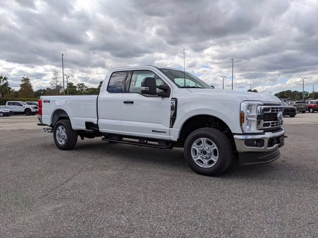 2026 Oxford White Ford Super Duty F-350 SRW XLT 4X4 Truck
