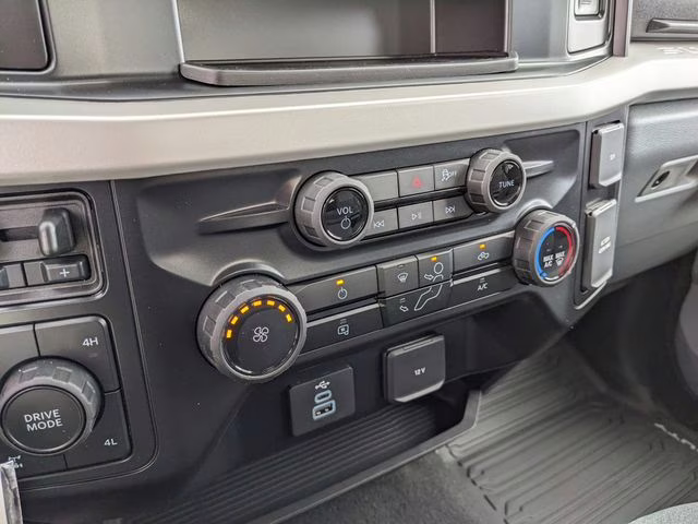 2026 Oxford White Ford Super Duty F-350 SRW XLT 4X4 Truck