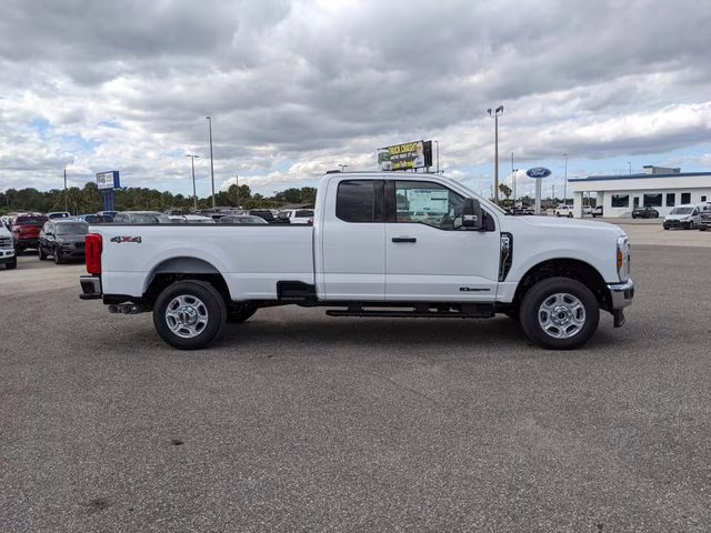 2026 Oxford White Ford Super Duty F-350 SRW XLT 4X4 Truck
