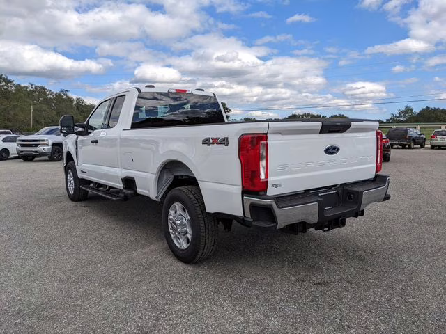 2026 Oxford White Ford Super Duty F-350 SRW XLT 4X4 Truck