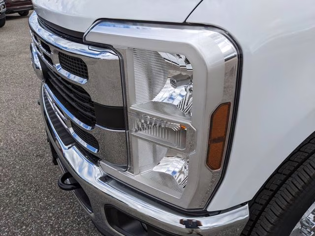2026 Oxford White Ford Super Duty F-350 SRW XLT 4X4 Truck
