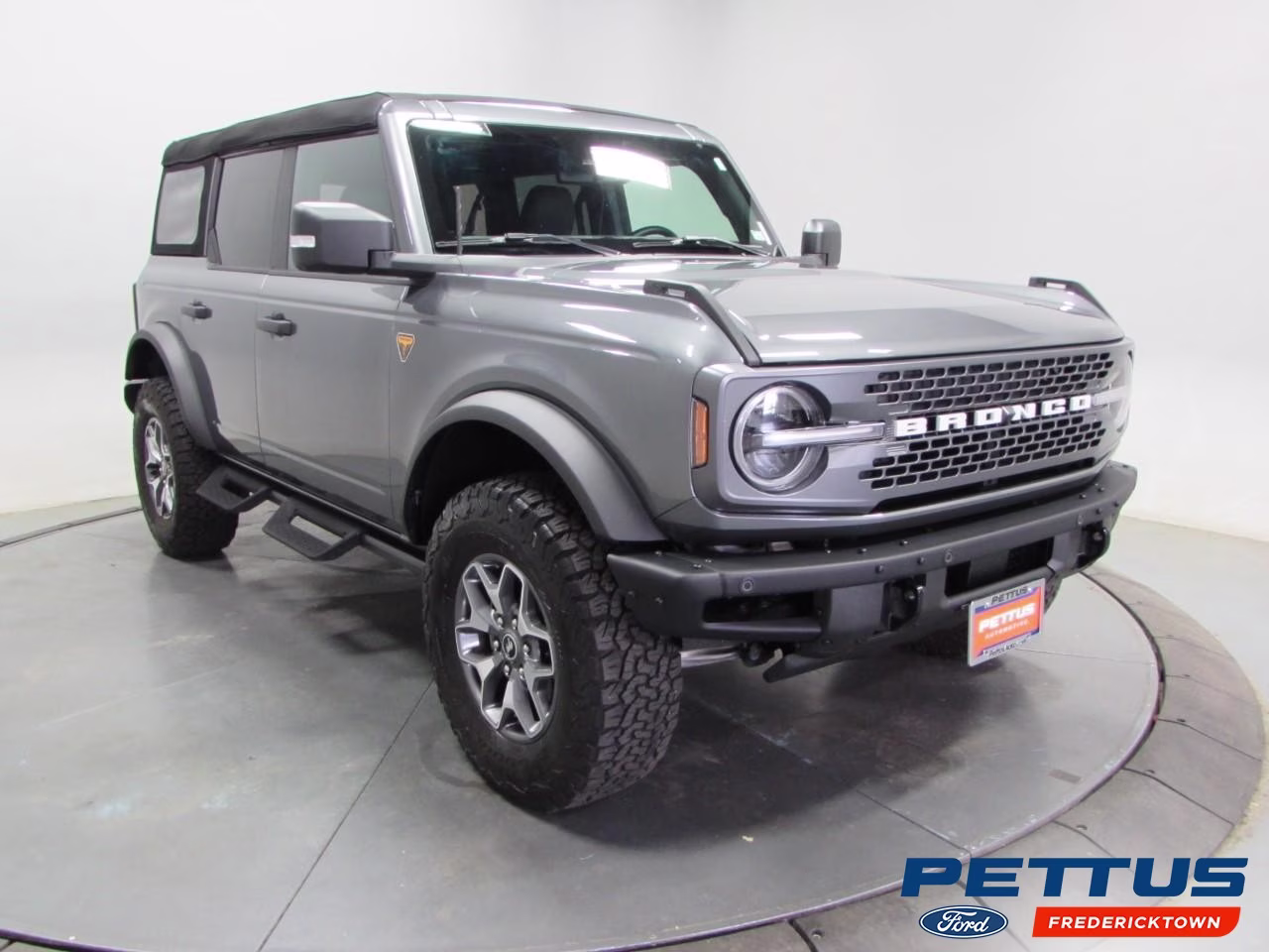 2024 Carbonized Gray Metallic Ford Bronco Badlands Soft Top 4X4 SUV