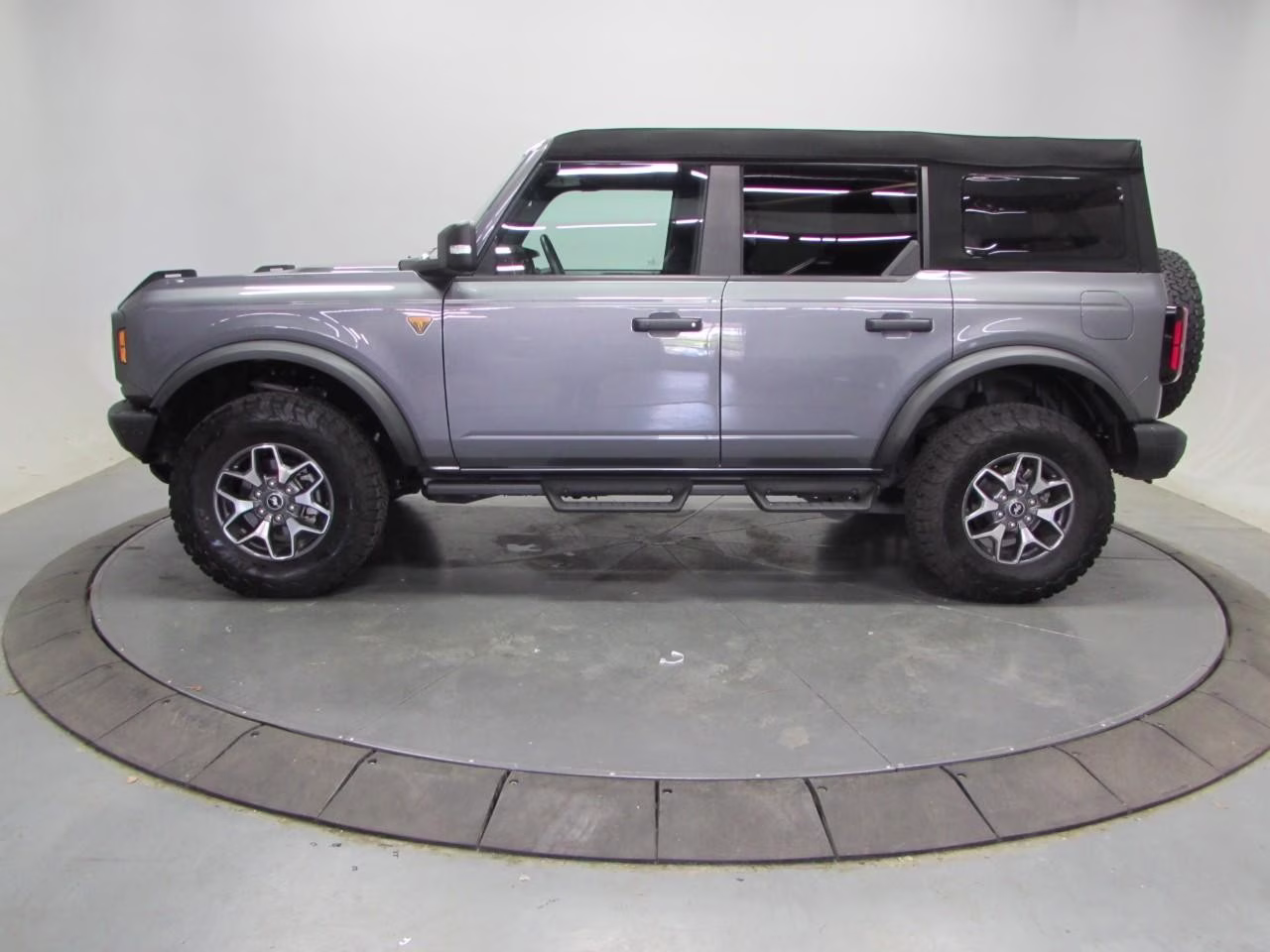 2024 Carbonized Gray Metallic Ford Bronco Badlands Soft Top 4X4 SUV