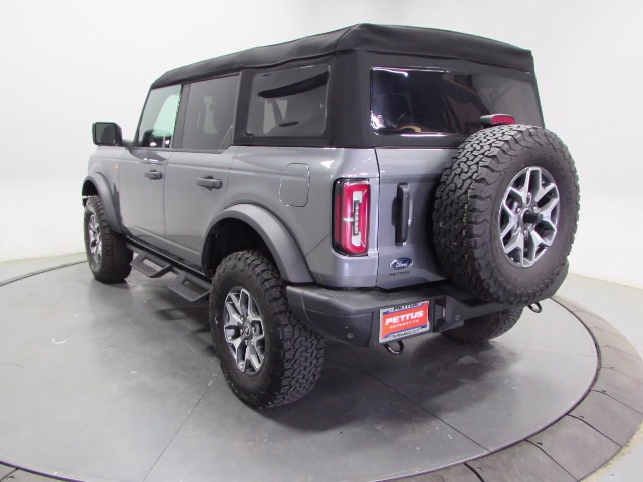 2024 Carbonized Gray Metallic Ford Bronco Badlands Soft Top 4X4 SUV