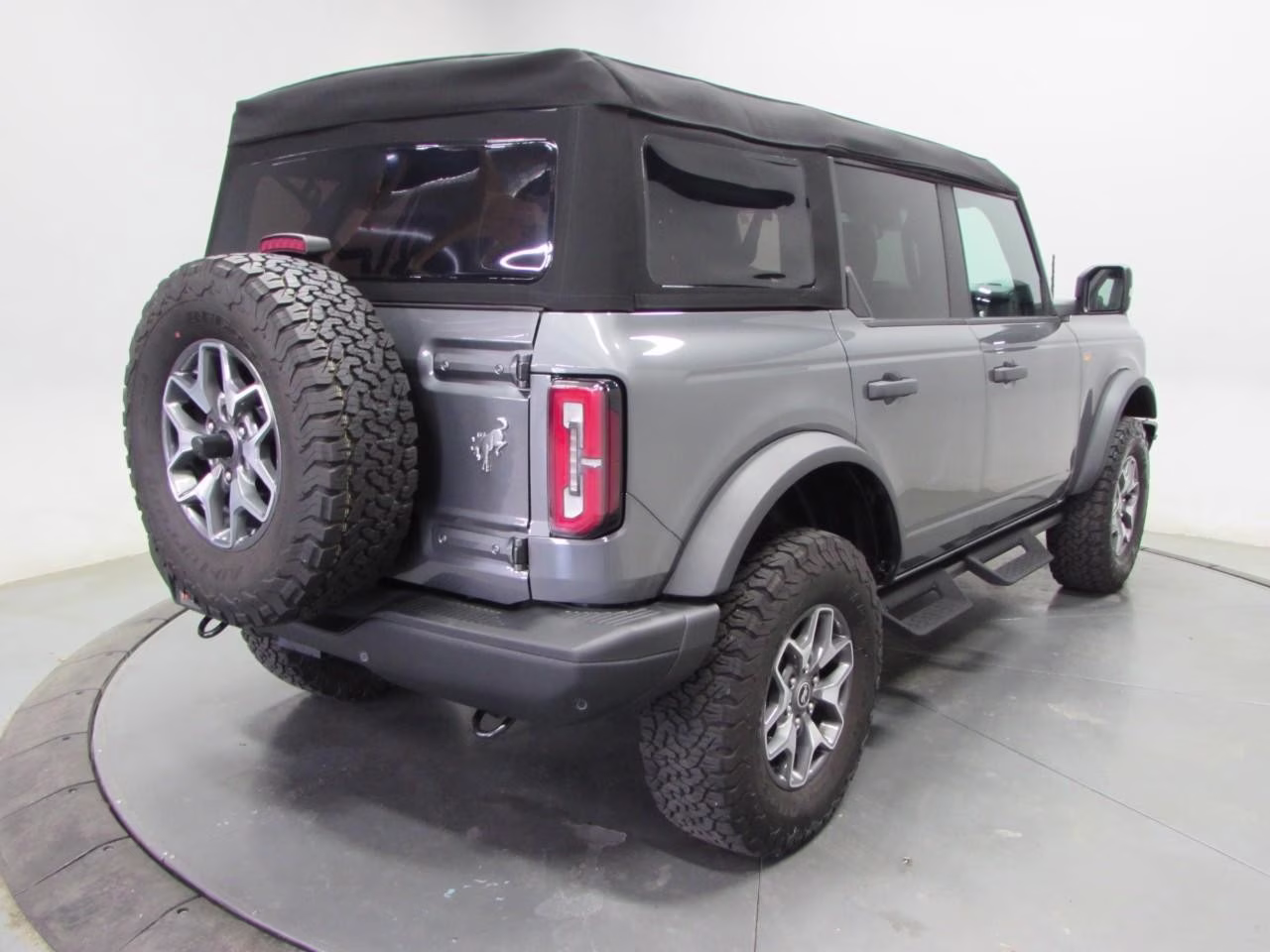 2024 Carbonized Gray Metallic Ford Bronco Badlands Soft Top 4X4 SUV