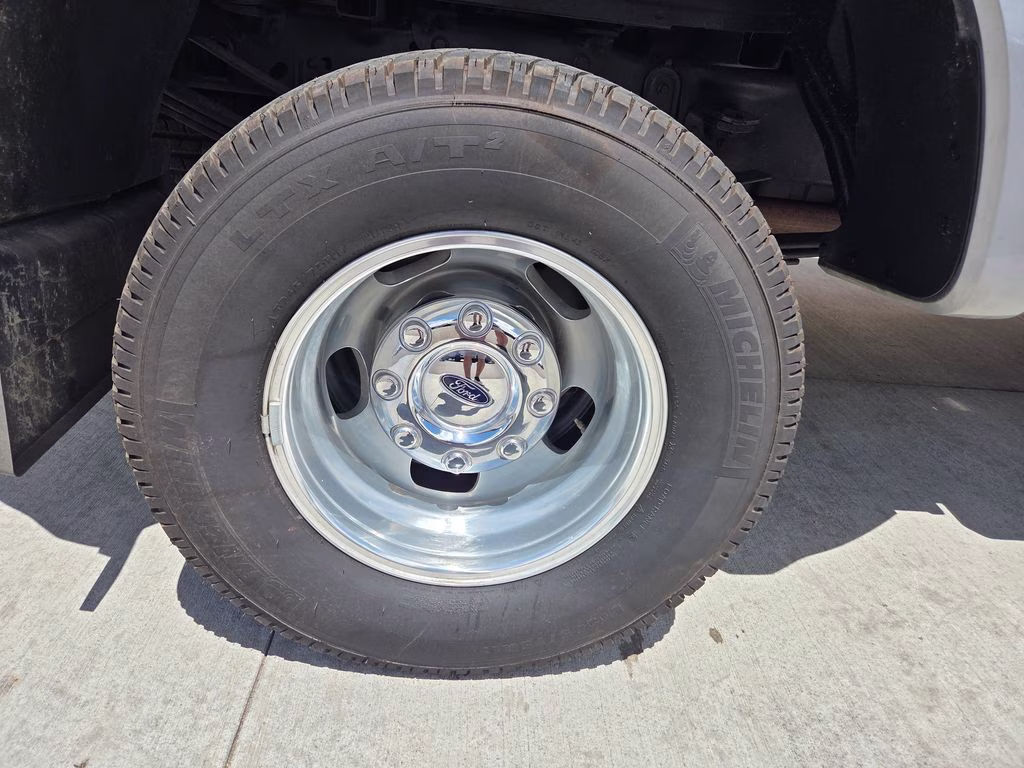 2023 Silver Ford Super Duty F-350 DRW Platinum 4X4 Truck