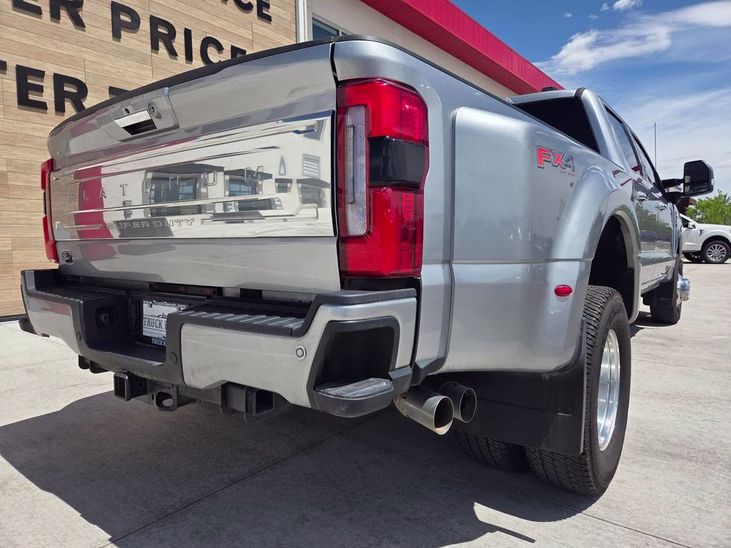 2023 Silver Ford Super Duty F-350 DRW Platinum 4X4 Truck
