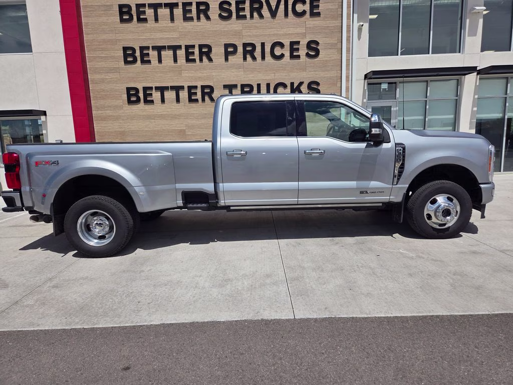 2023 Silver Ford Super Duty F-350 DRW Platinum 4X4 Truck