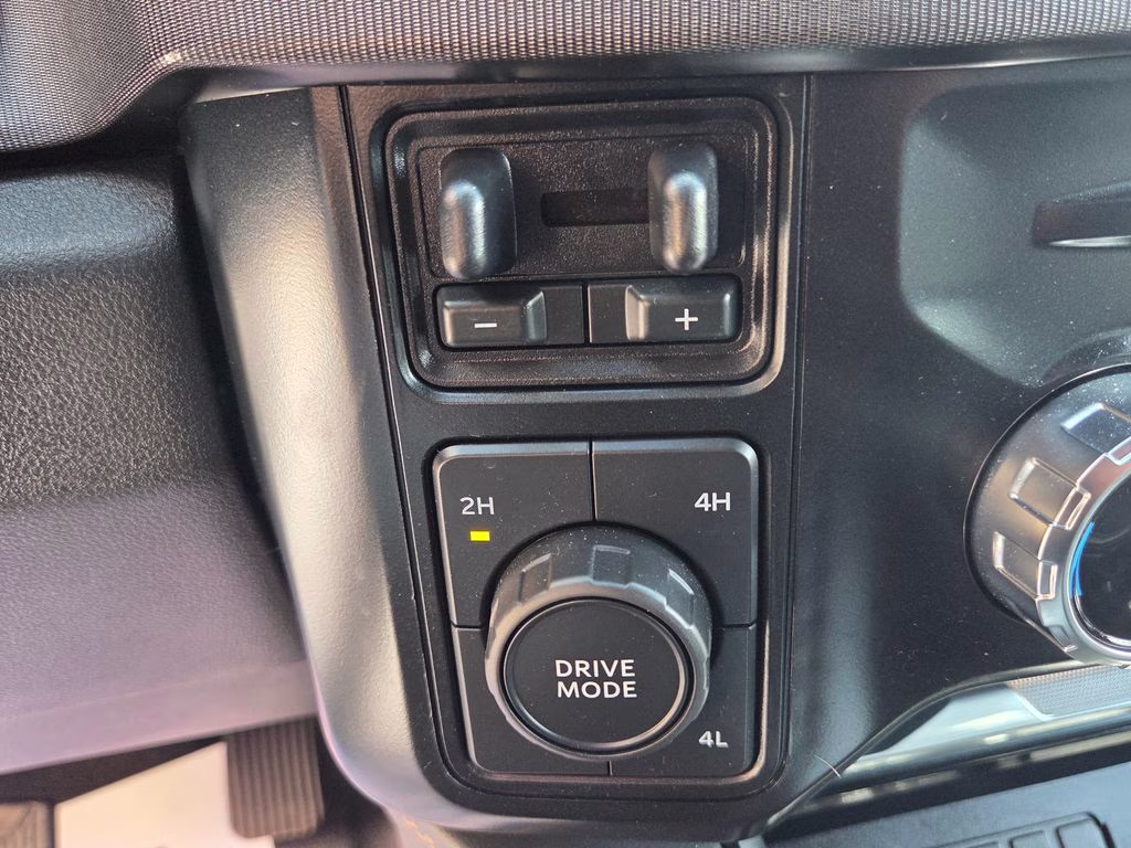 2023 Silver Ford Super Duty F-350 DRW Platinum 4X4 Truck