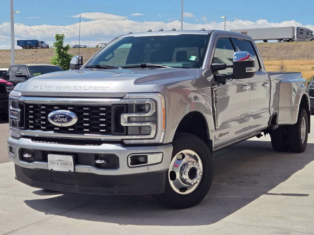 2023 Silver Ford Super Duty F-350 DRW Platinum 4X4 Truck