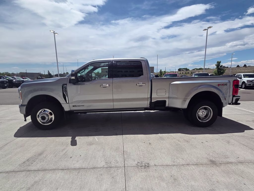 2023 Silver Ford Super Duty F-350 DRW Platinum 4X4 Truck