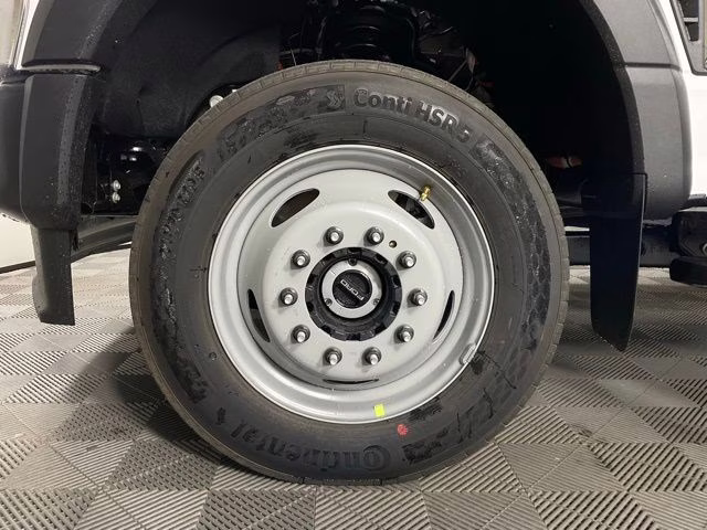 2026 Oxford White Ford Super Duty F-550 DRW XL 4X4 Chassis