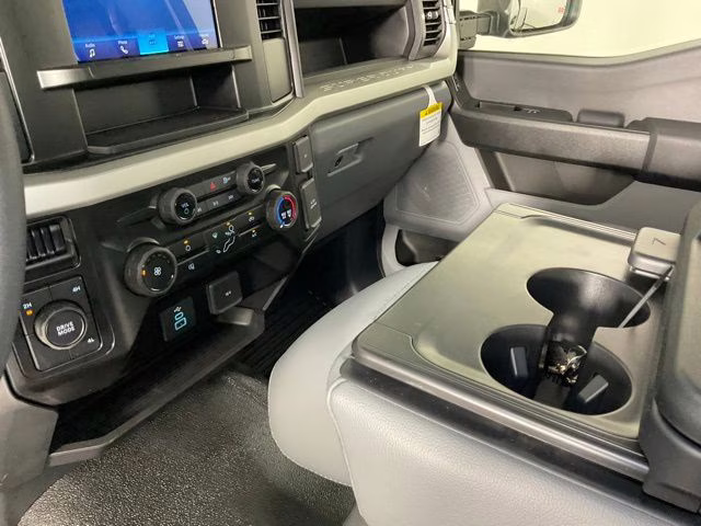 2026 Oxford White Ford Super Duty F-550 DRW XL 4X4 Chassis