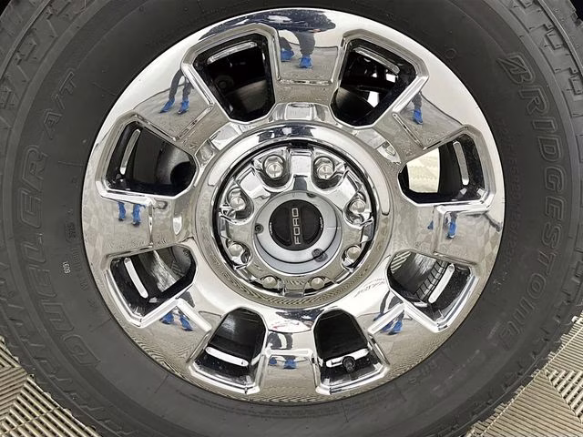 2026 Star White Metallic Tri-Coat Ford Super Duty F-250 SRW Lariat 4X4 Truck
