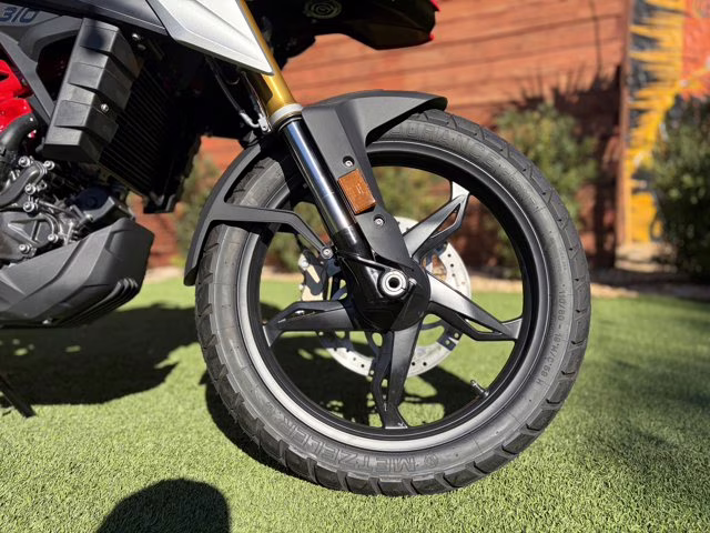 2025 RACING RED BMW G 310 GS