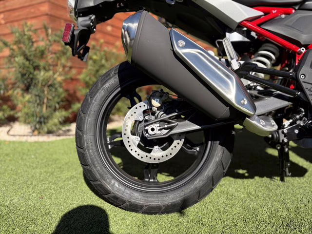 2025 RACING RED BMW G 310 GS