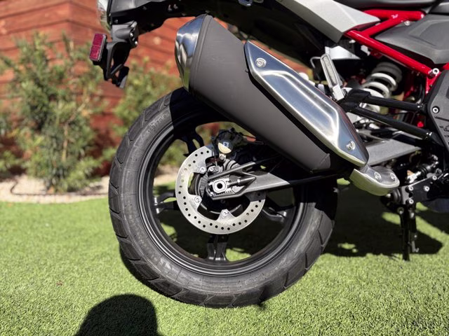 2025 RACING RED BMW G 310 GS