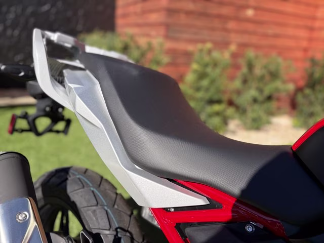 2025 RACING RED BMW G 310 GS