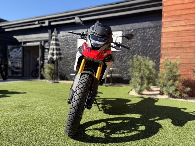 2025 RACING RED BMW G 310 GS