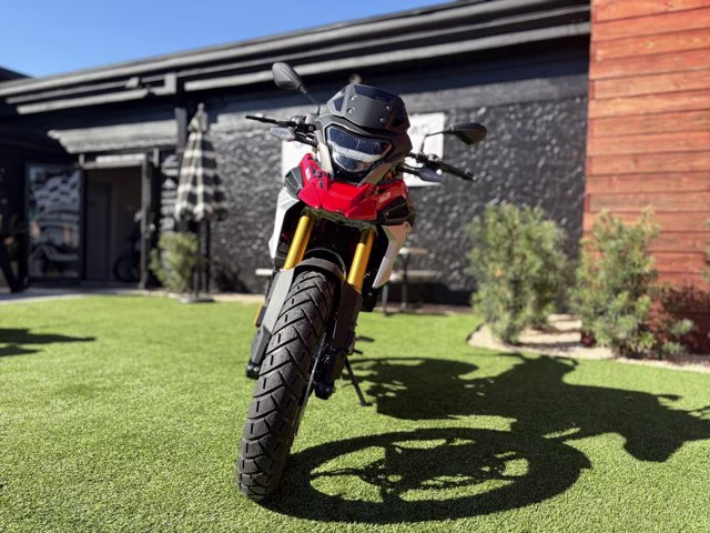2025 RACING RED BMW G 310 GS