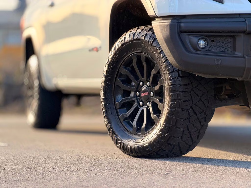 2023 Summit White GMC Sierra AT4X 4X4 Truck
