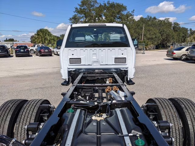 2026 Oxford White Ford Super Duty F-450 DRW XL 4X4 Chassis