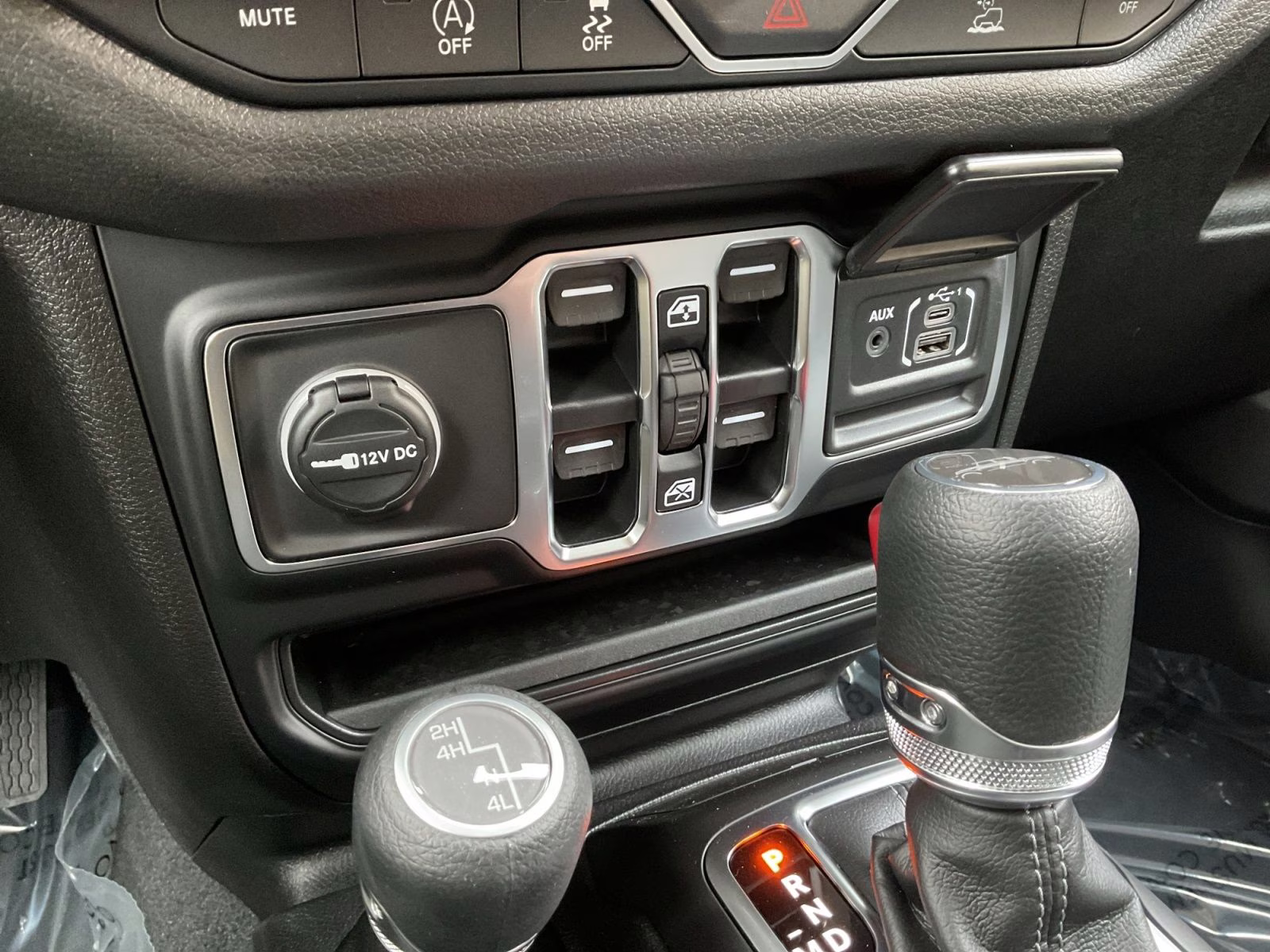 2026 Black Clearcoat Jeep Gladiator Sport S 4X4 Truck