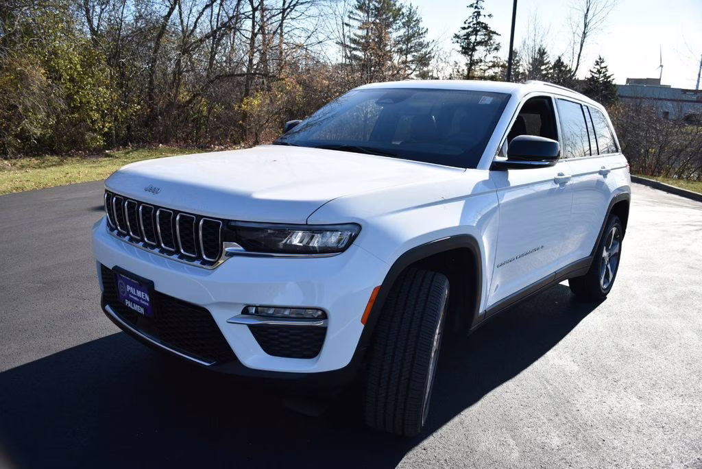 2025 Bright White Clearcoat Jeep Grand Cherokee Limited 4X4 SUV