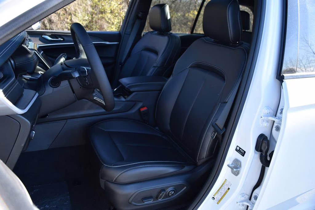 2025 Bright White Clearcoat Jeep Grand Cherokee Limited 4X4 SUV