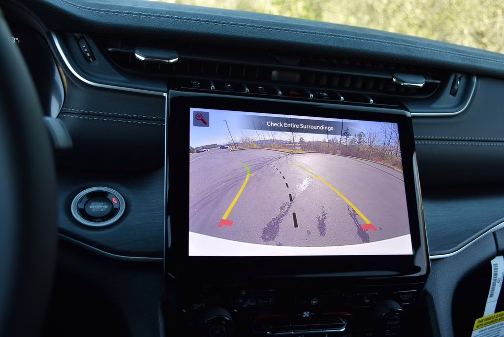 2025 Bright White Clearcoat Jeep Grand Cherokee Limited 4X4 SUV