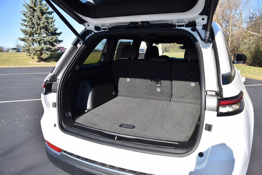 2025 Bright White Clearcoat Jeep Grand Cherokee Limited 4X4 SUV