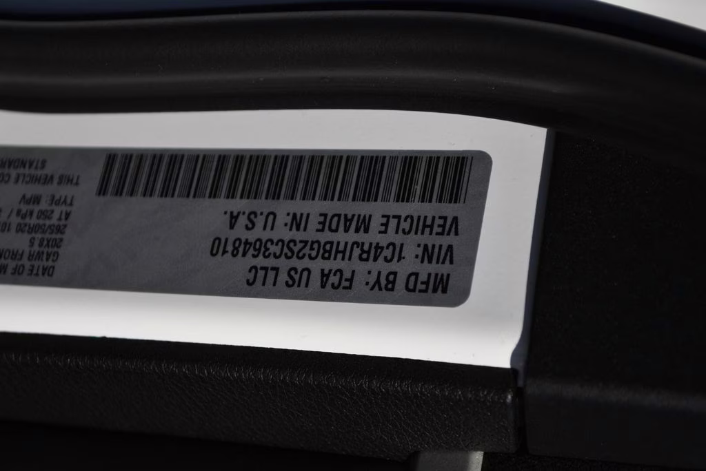 2025 Bright White Clearcoat Jeep Grand Cherokee Limited 4X4 SUV