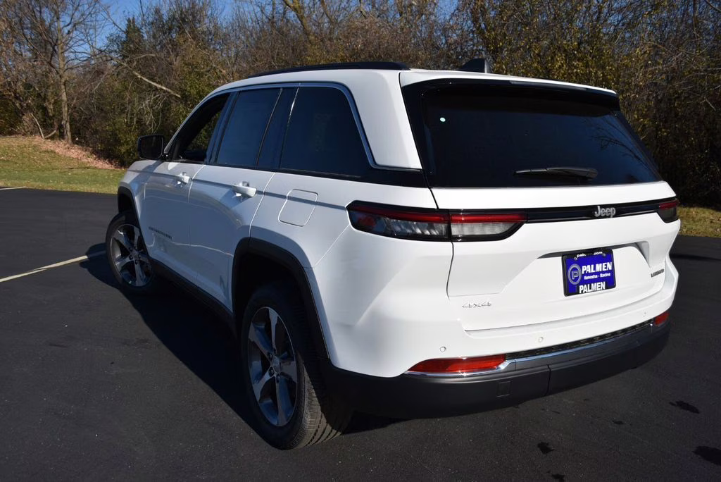 2025 Bright White Clearcoat Jeep Grand Cherokee Limited 4X4 SUV