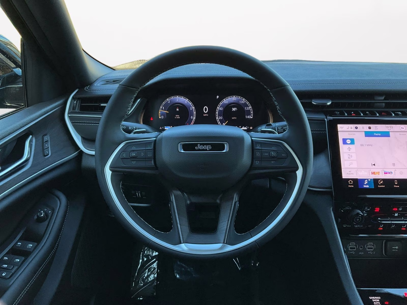 2025 Baltic Gray Metallic Clearcoat Jeep Grand Cherokee Limited 4X4 SUV