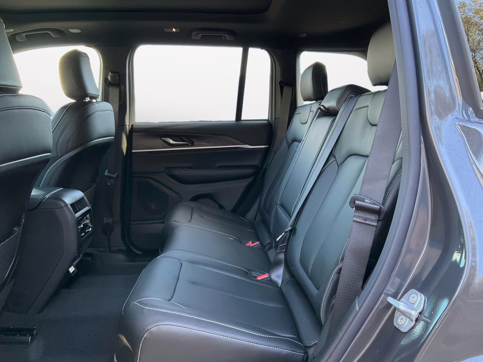 2025 Baltic Gray Metallic Clearcoat Jeep Grand Cherokee Limited 4X4 SUV