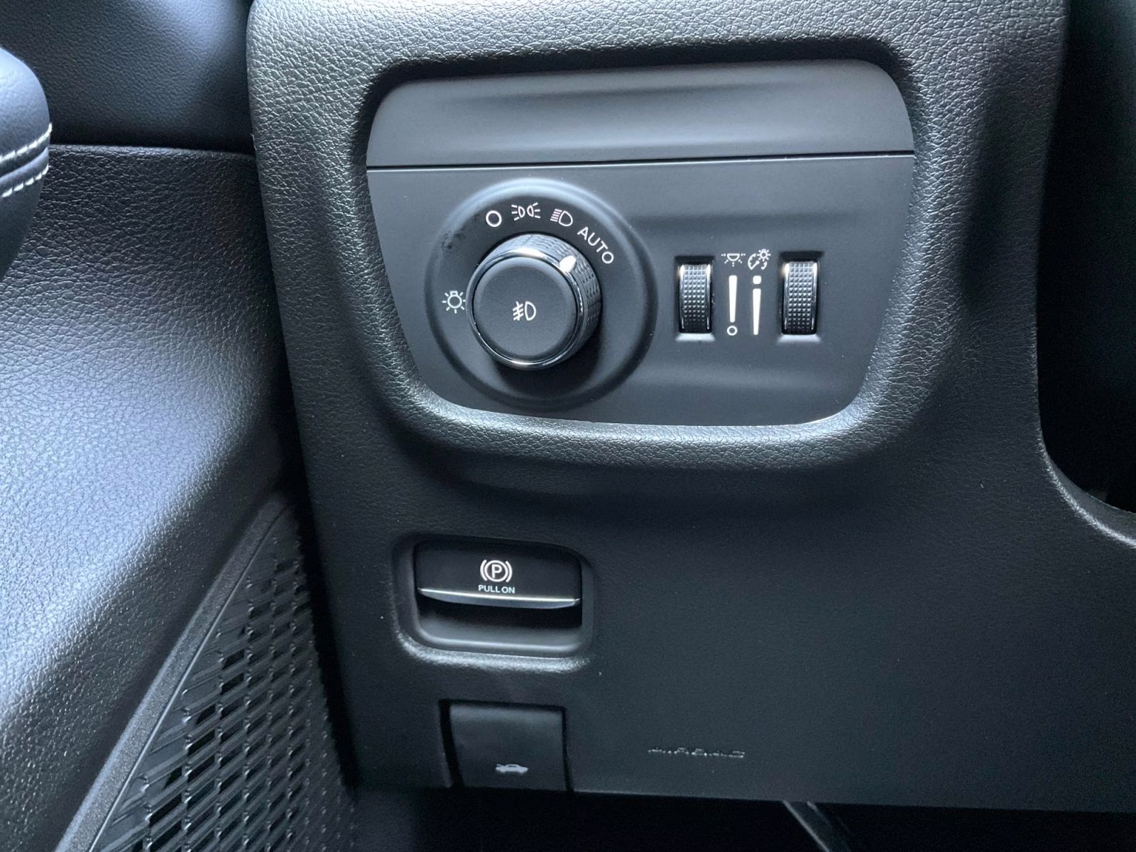 2025 Baltic Gray Metallic Clearcoat Jeep Grand Cherokee Limited 4X4 SUV