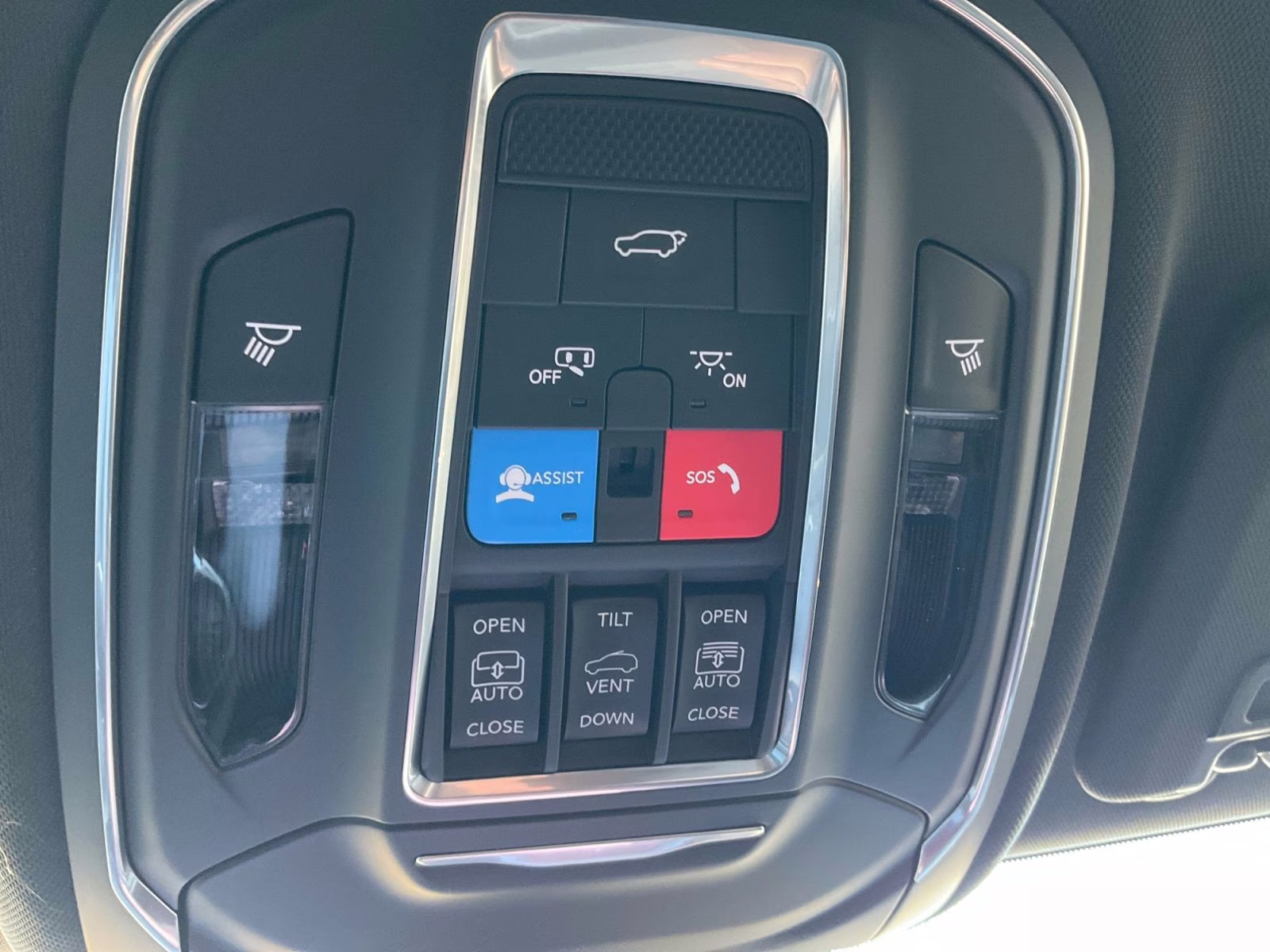 2025 Baltic Gray Metallic Clearcoat Jeep Grand Cherokee Limited 4X4 SUV