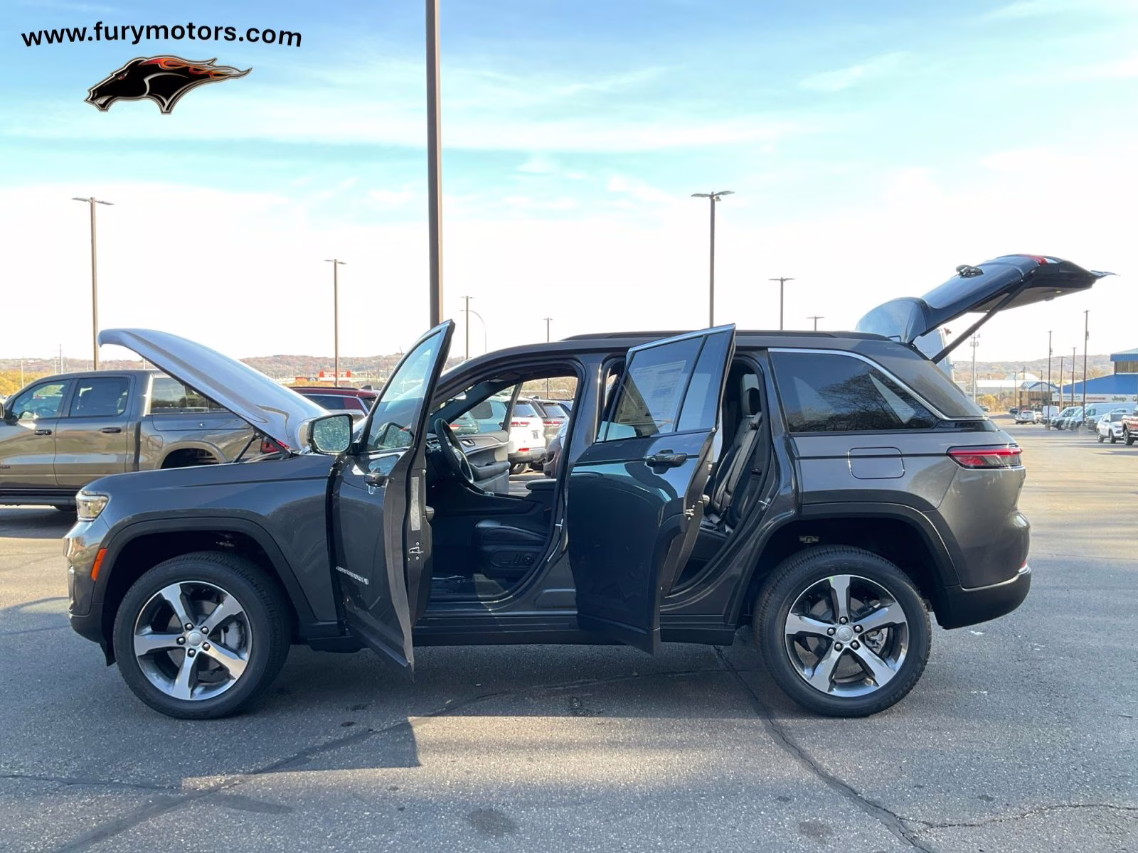 2025 Baltic Gray Metallic Clearcoat Jeep Grand Cherokee Limited 4X4 SUV