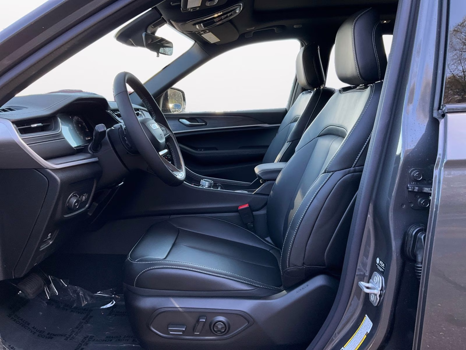 2025 Baltic Gray Metallic Clearcoat Jeep Grand Cherokee Limited 4X4 SUV