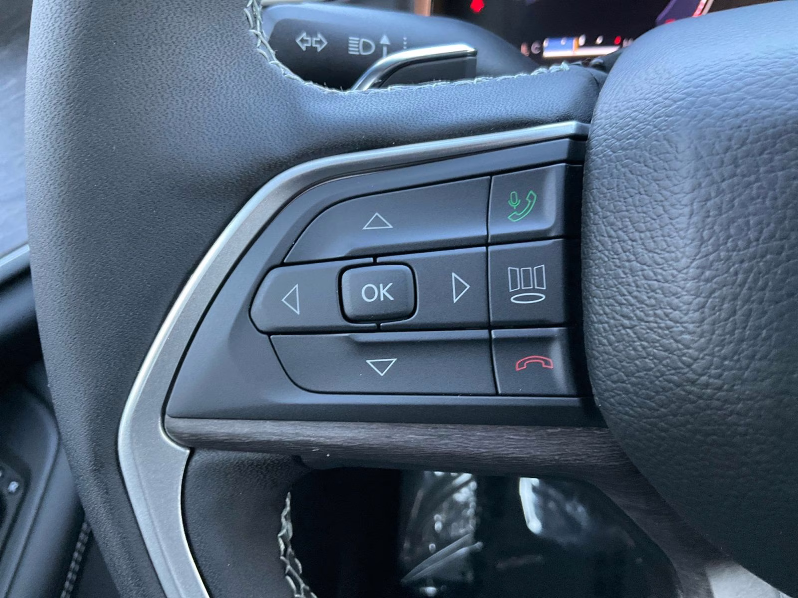 2025 Baltic Gray Metallic Clearcoat Jeep Grand Cherokee Limited 4X4 SUV