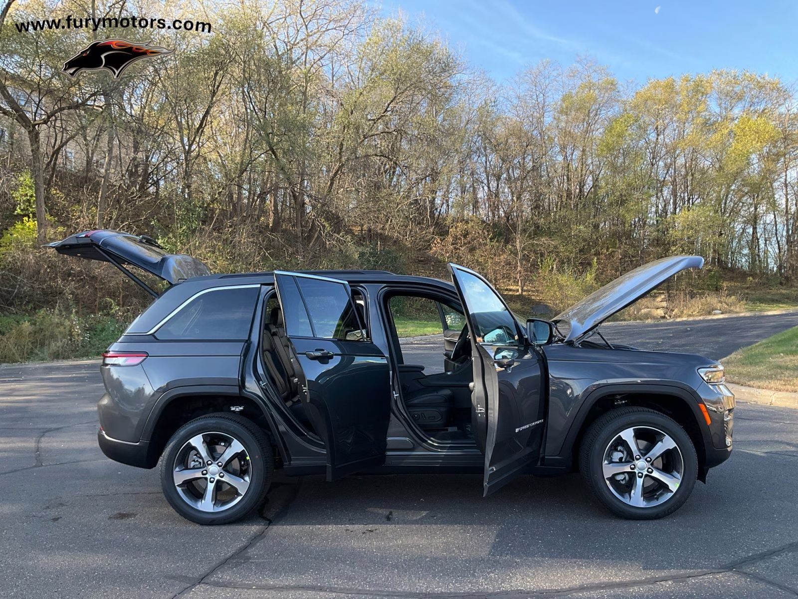 2025 Baltic Gray Metallic Clearcoat Jeep Grand Cherokee Limited 4X4 SUV